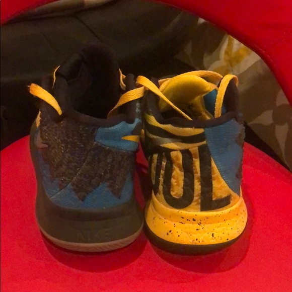 Kyrie Irving Basketball Tennis - Picture 2 of 4